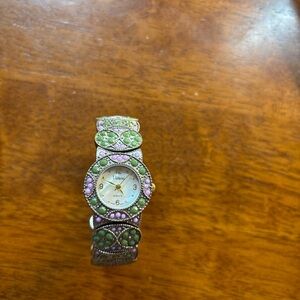 HW42 Retro Vintage large LADIES VIVANI Lilac Green And PuterNew Battery